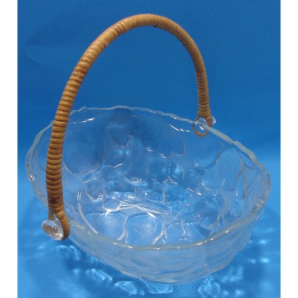 Large Oval Clear Glass Fruit Bowl Easter Egg Basket Decor w/ Rattan-Bamboo Handl - Picture 4 of 10